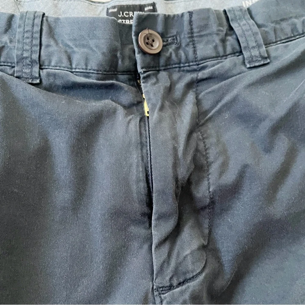 J. Crew Mens 9” Stretch Chino Shorts in Slate Blue